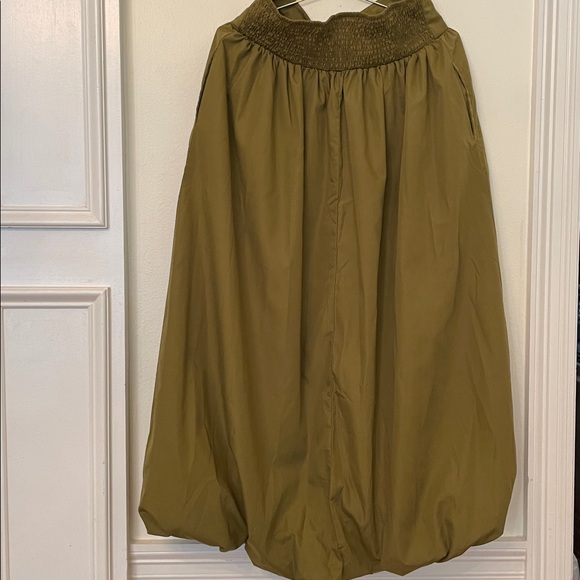 NWOT Olive Green Maxi Bubble Skirt Size Large Elastic Waist - Picture 4 of 5